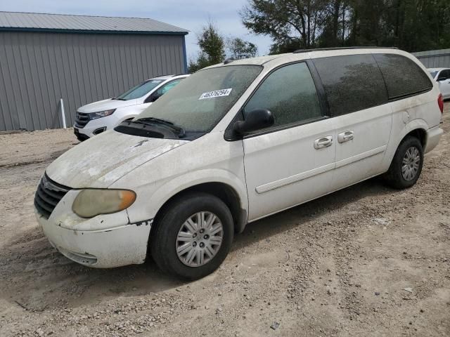 2005 Chrysler Town & Country LX