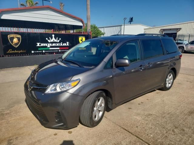 2018 Toyota Sienna LE