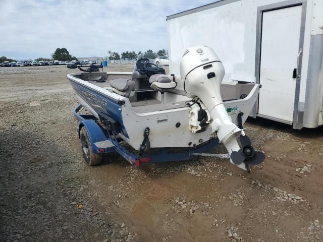 2005 Crestliner Boat