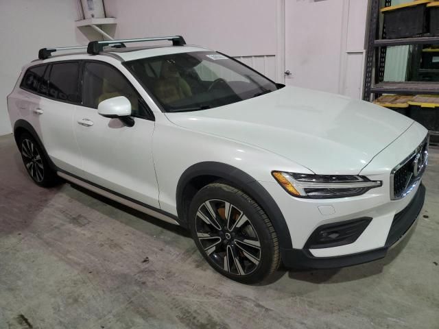 2020 Volvo V60 Cross Country T5 Momentum