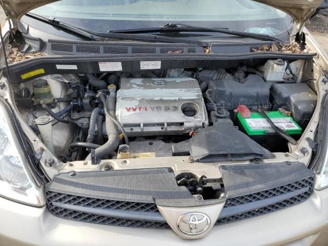 2004 Toyota Sienna XLE