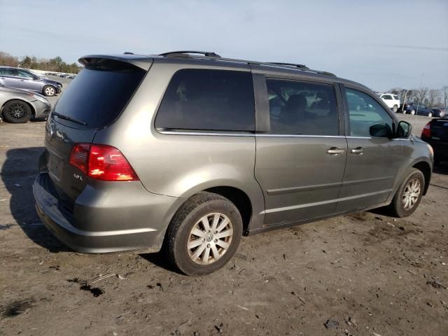 2010 Volkswagen Routan SE