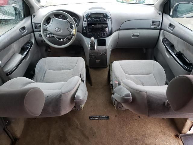 2004 Toyota Sienna CE