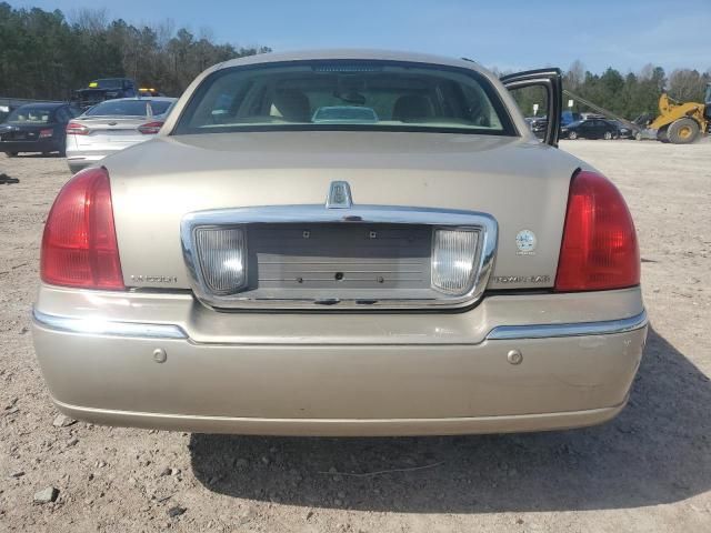 2005 Lincoln Town Car Signature Limited