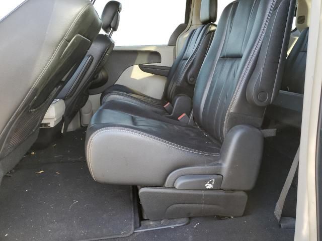 2012 Chrysler Town & Country Touring