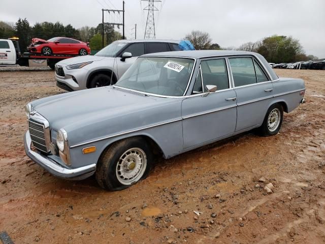 1971 Mercedes-Benz 220D