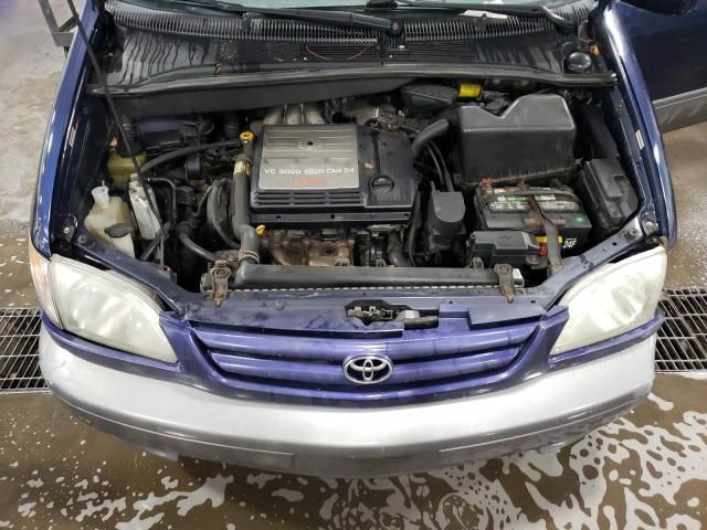 2002 Toyota Sienna LE