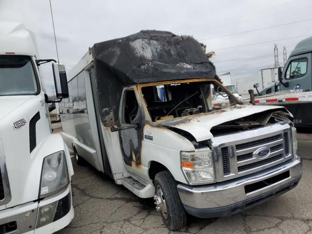 2011 Ford Econoline E450 Super Duty Cutaway Van