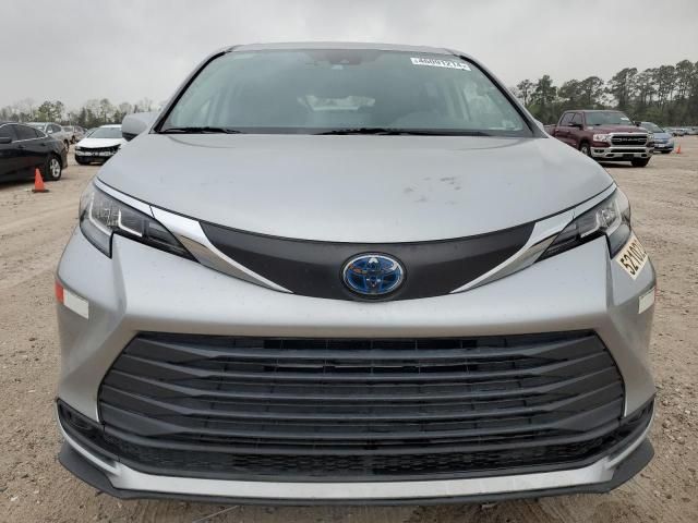 2021 Toyota Sienna LE