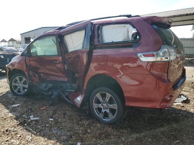 2020 Toyota Sienna SE