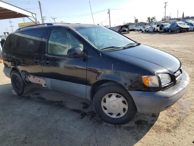 2000 Toyota Sienna CE