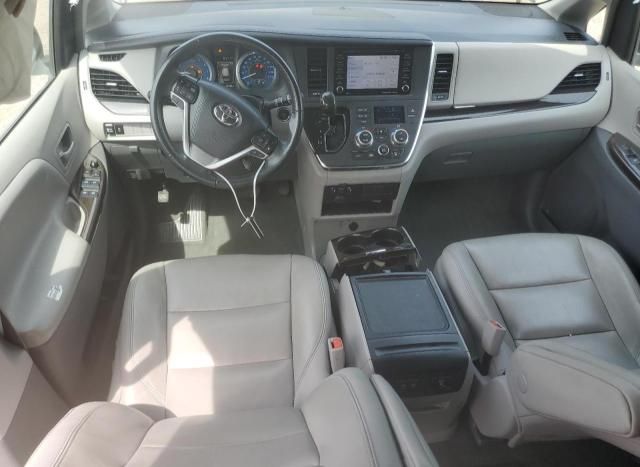 2019 Toyota Sienna XLE