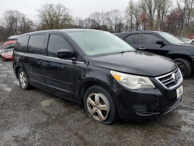 2010 Volkswagen Routan SE