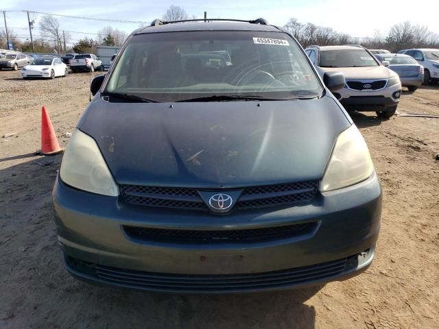 2004 Toyota Sienna LE