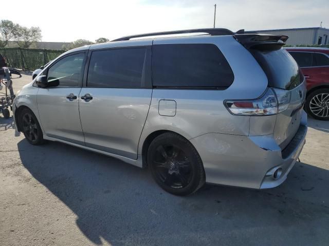 2020 Toyota Sienna SE