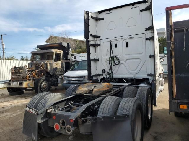 2020 Freightliner Cascadia 126