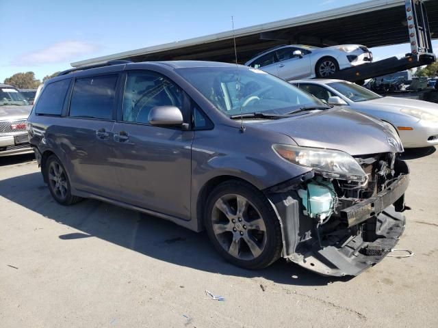 2011 Toyota Sienna Sport