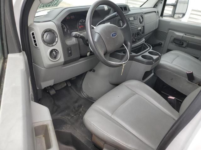 2015 Ford Econoline E350 Super Duty Cutaway Van