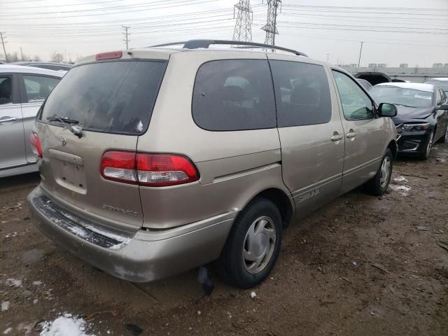 2001 Toyota Sienna LE