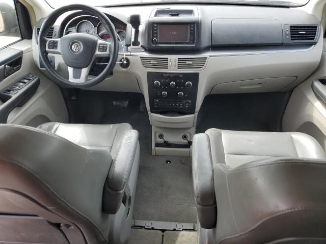 2012 Volkswagen Routan SE