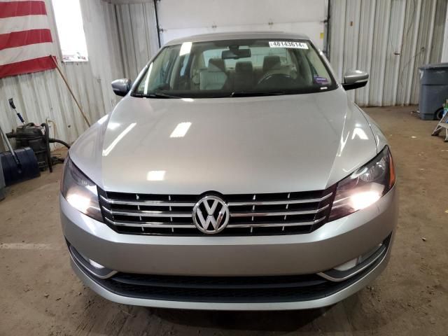 2012 Volkswagen Passat SEL