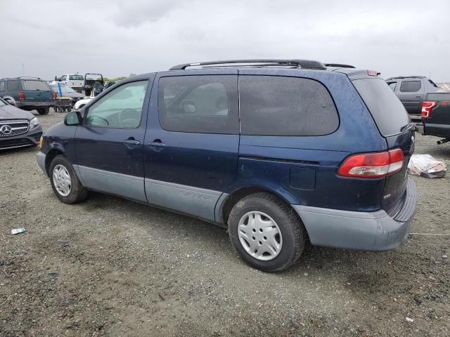 2001 Toyota Sienna LE