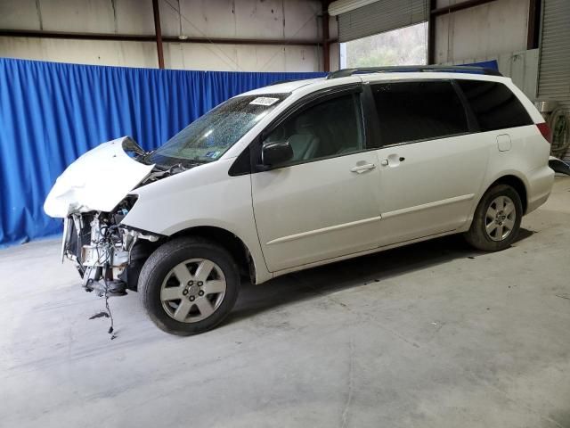 2004 Toyota Sienna CE