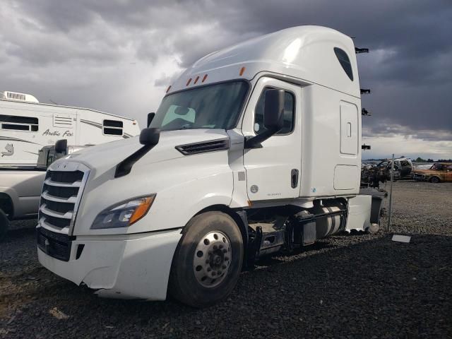 2020 Freightliner Cascadia 126