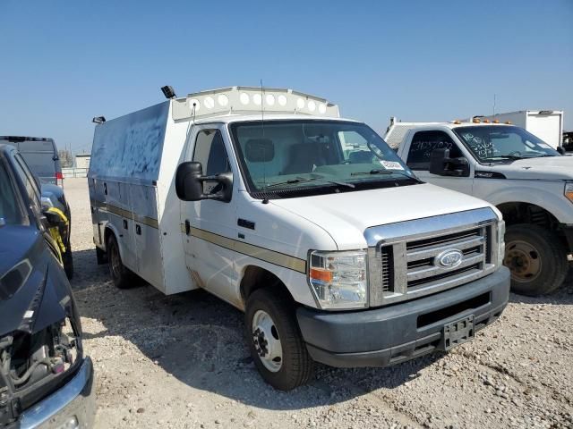 2014 Ford Econoline E350 Super Duty Cutaway Van