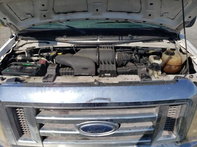 2012 Ford Econoline E350 Super Duty Cutaway Van