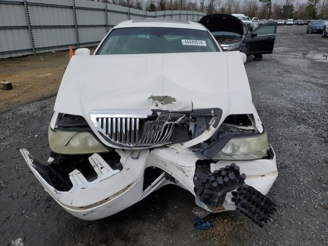 2005 Lincoln Town Car Signature Limited