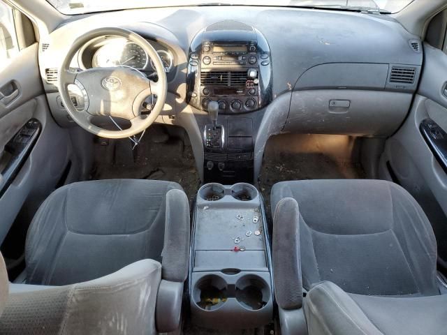 2004 Toyota Sienna CE