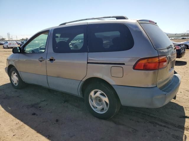 1999 Toyota Sienna LE