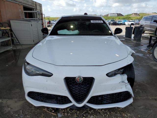 2022 Alfa Romeo Giulia Super
