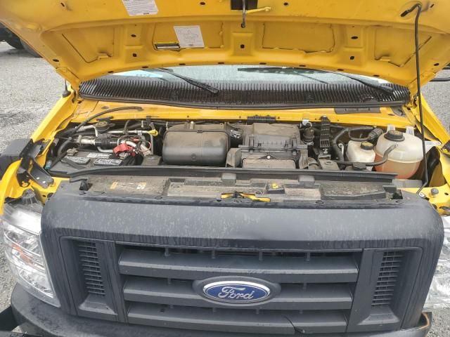 2022 Ford Econoline E350 Super Duty Cutaway Van