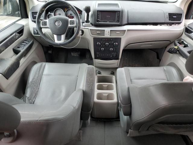 2014 Volkswagen Routan SE