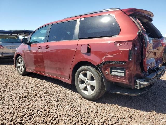 2019 Toyota Sienna LE