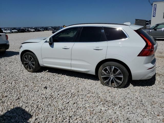 2022 Volvo XC60 B5 Momentum