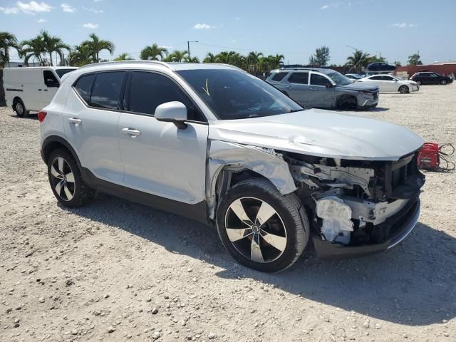 2021 Volvo XC40 T4 Momentum