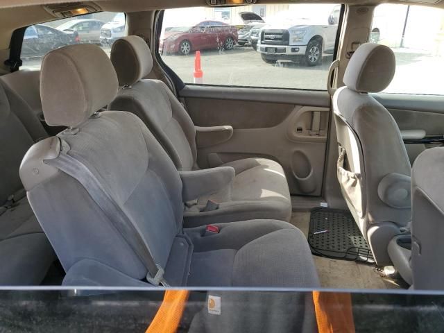 2005 Toyota Sienna CE