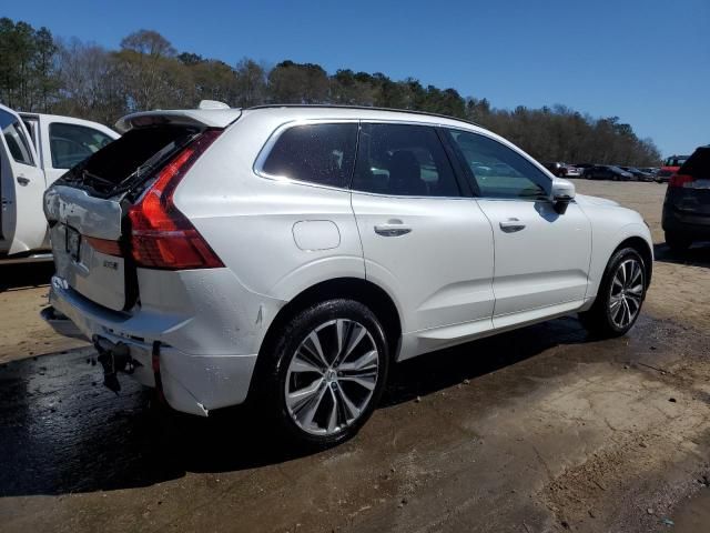 2022 Volvo XC60 B5 Momentum