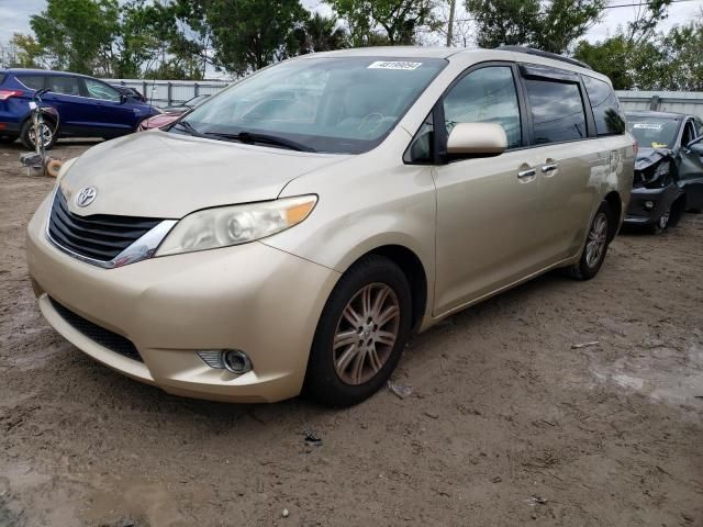 2013 Toyota Sienna LE