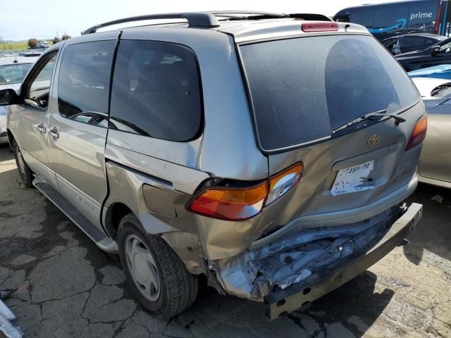 2000 Toyota Sienna LE