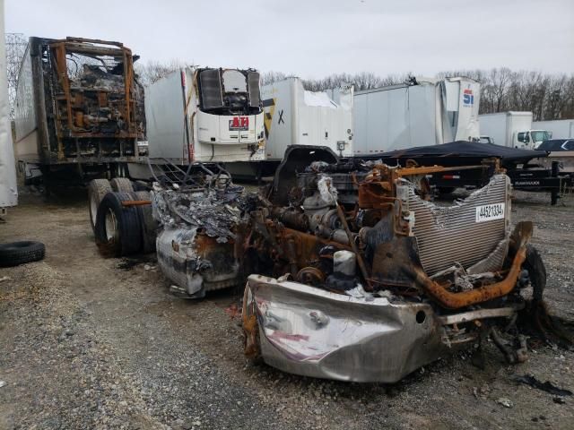 2019 Freightliner Cascadia 126