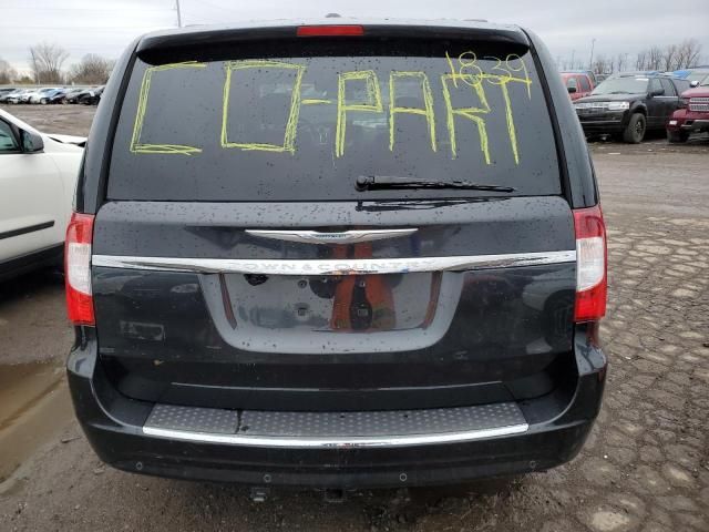 2013 Chrysler Town & Country Touring L