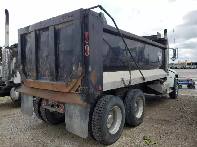 2012 Peterbilt 348