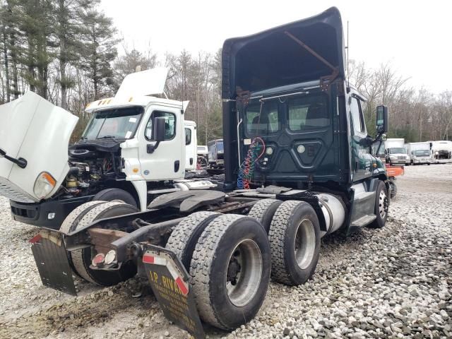 2016 Freightliner Cascadia 125