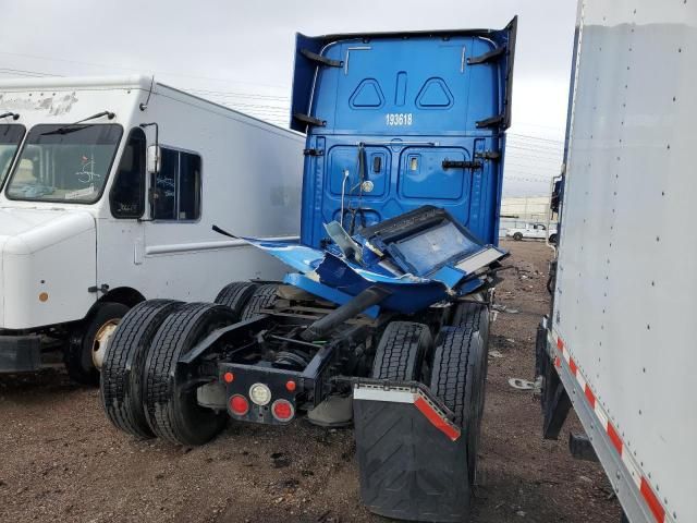 2019 Freightliner Cascadia 126