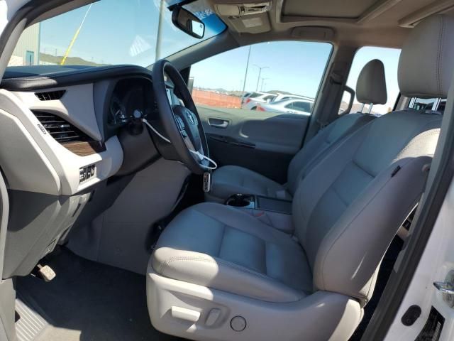 2017 Toyota Sienna XLE