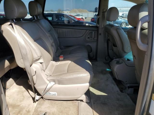 2005 Toyota Sienna XLE